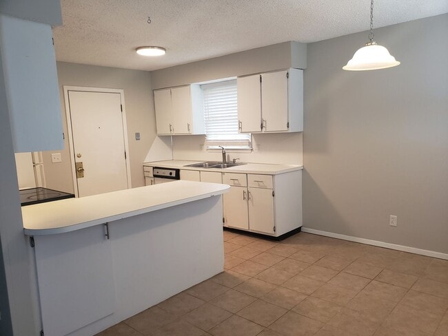 Building Photo - 1333 Meadowbrook Cir