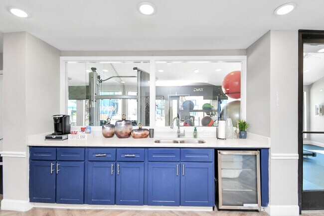 Building Photo - 2701 W Bellfort Ave