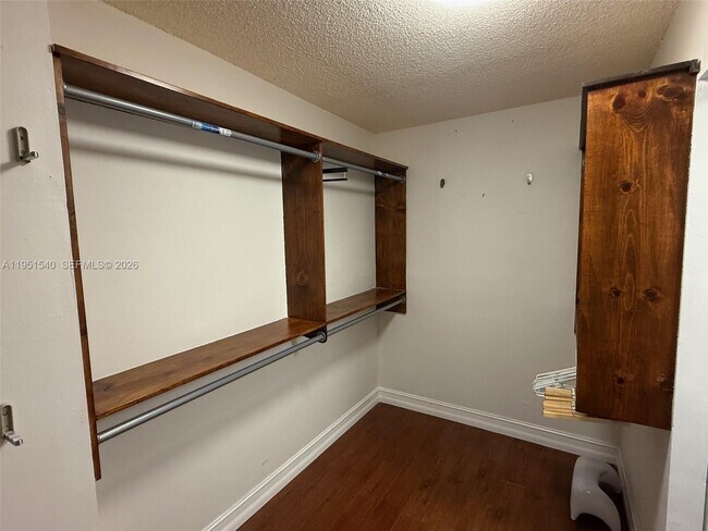 Building Photo - 6770 Indian Creek Dr