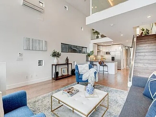 Building Photo - RARE Luxurious 3 Bedroom + Office in Hillcrest / Mission Hills