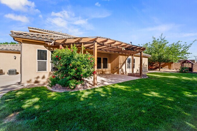 Building Photo - "Spacious 5-Bed Oasis with 3 Baths in Washington, UT – 3,171 Sq Ft of Comfort!"