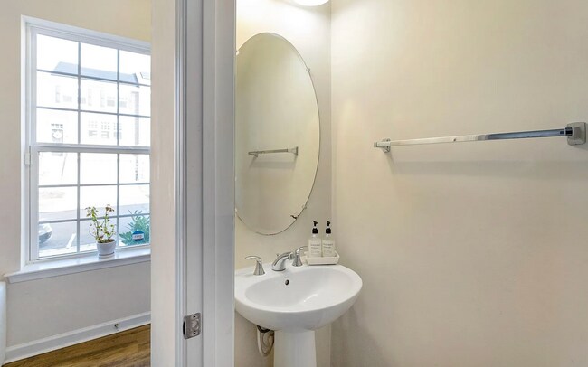 Building Photo - 6907 Stoddert Ln