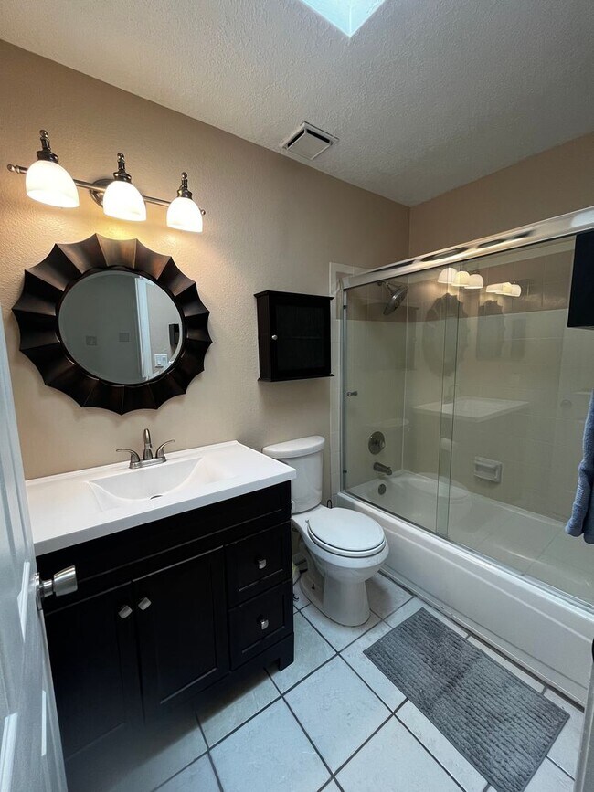 Building Photo - FURNISHED 2 bedroom 2 bath Townhouse With A Bonus Room in a Great Location!