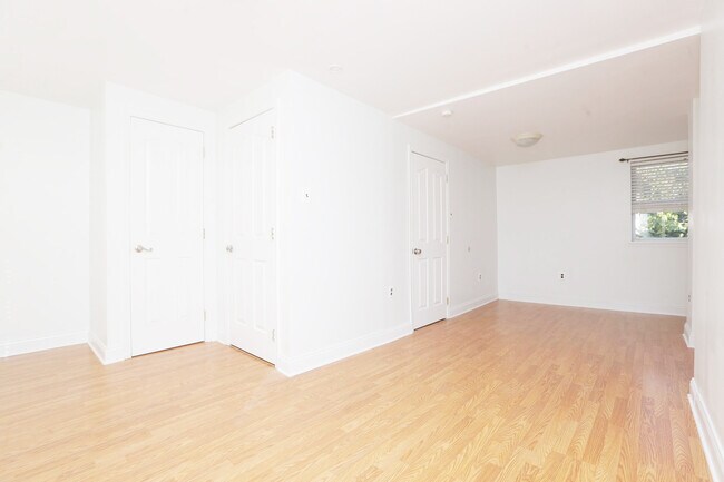 Building Photo - 2421 Christian St