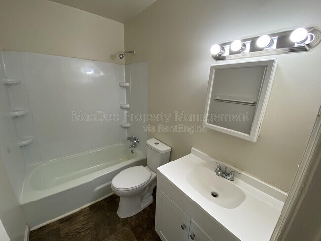 Building Photo - 706 Olde Greenwich Cir