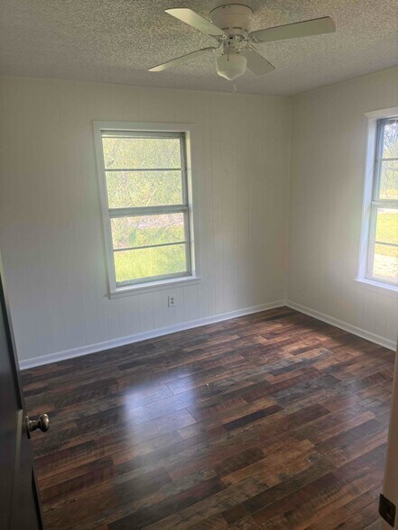 Building Photo - 1511 W Scott St