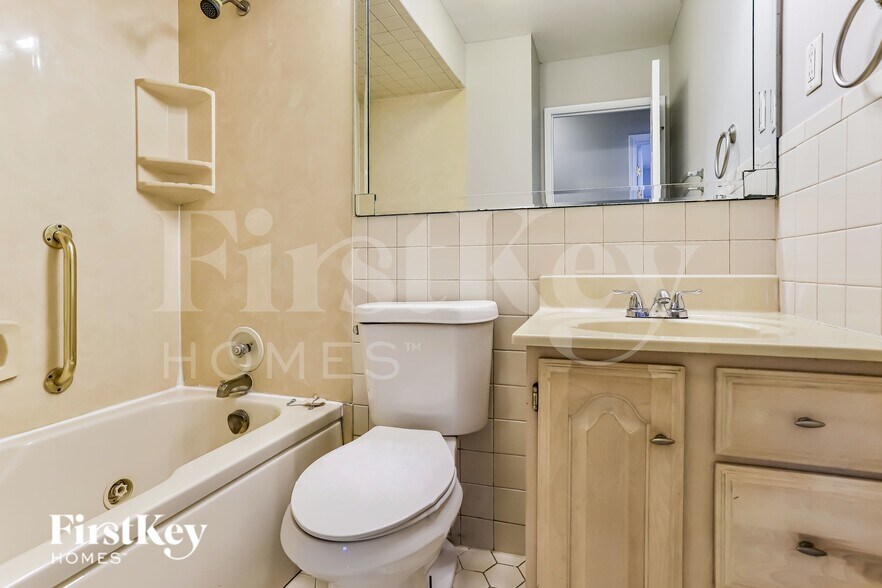 Building Photo - 2170 Flight Dr