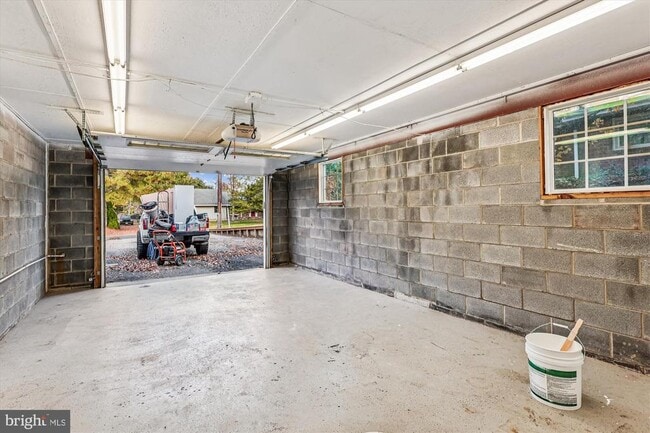 Building Photo - 1506 Widows Mite Rd