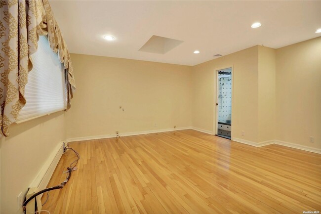 Building Photo - 260 Oak Ridge Ln