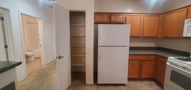 Building Photo - Stunning Condo with Attached Garage