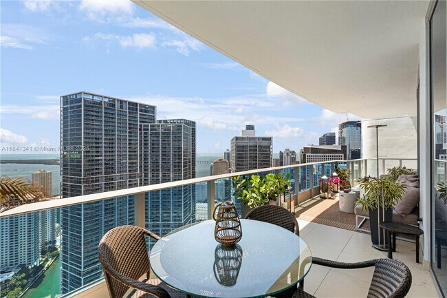 Building Photo - 200 Biscayne Blvd Way