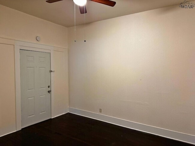 Building Photo - 2007 10th St