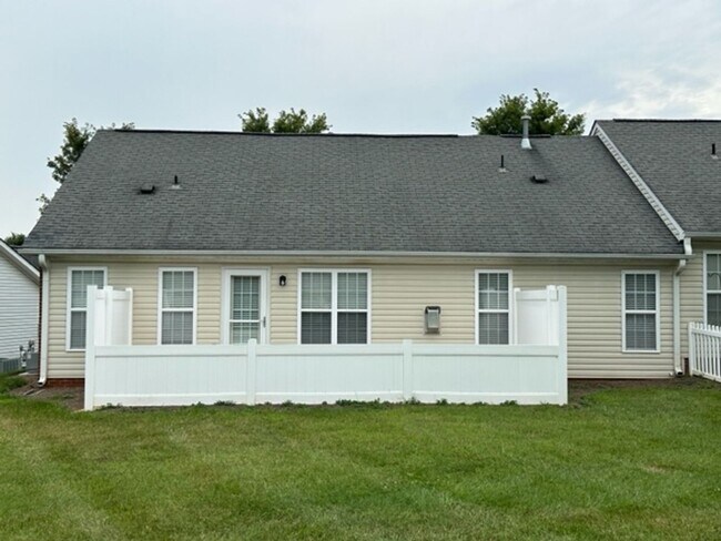 Building Photo - Beautiful Fenced in Patio Home in Colfax!