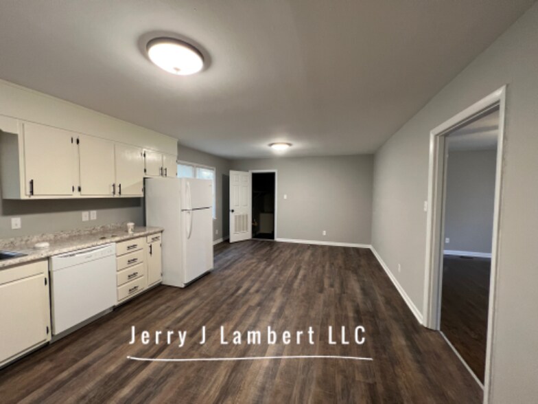 Building Photo - 5330 Maryland Dr