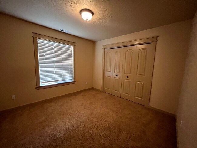 Building Photo - 1273 W Ann Taylor St