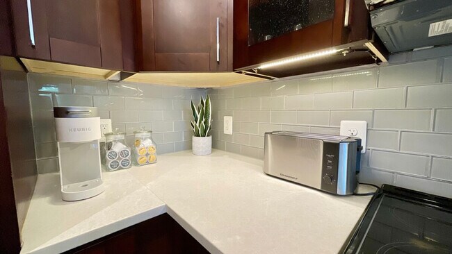 Building Photo - 7480 Carriage Hills Dr