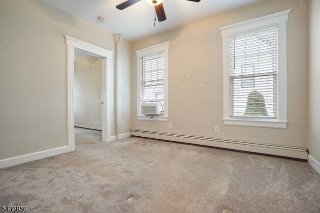 Building Photo - 42 N 21st St