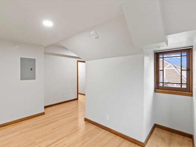 Building Photo - 700 Macon Ave
