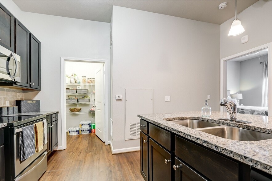 Creekside at Greenlawn Apartment Homes 600 Greenlawn Dr Columbia SC