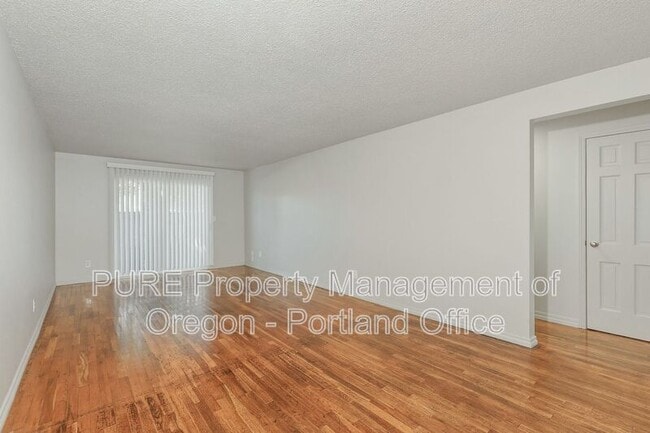Building Photo - 18411 E Burnside St