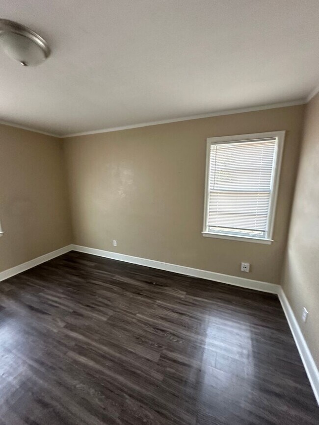 Building Photo - 2045 Lamar Ave