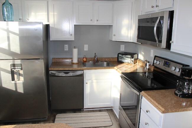 Building Photo - 2110 38th St SE