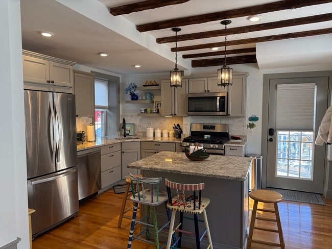 Primary Photo - 8 Williams St