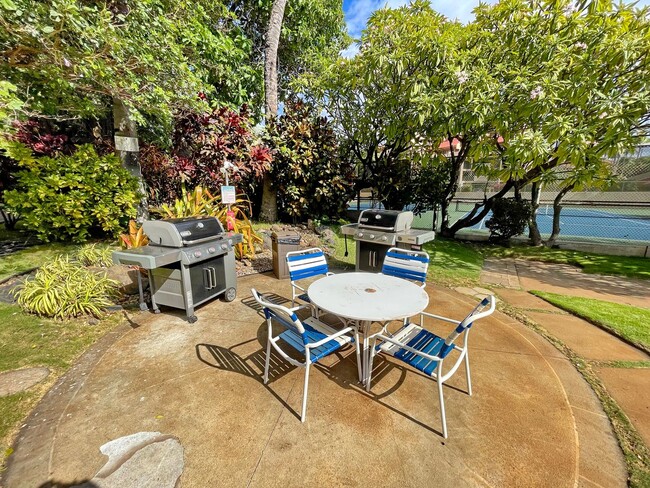 Building Photo - Step into the peaceful and lovingly cared-for 2-bedroom, 2-bath condo in Haleakala Shores — one o...