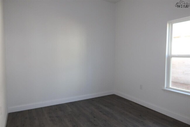 Building Photo - 707 N Foley St