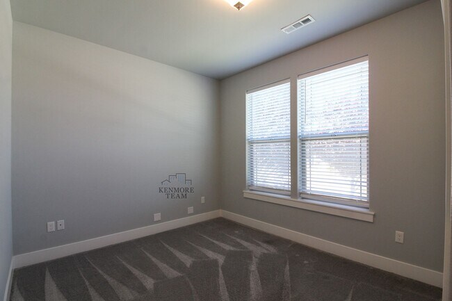 Building Photo - 9114 Ruven St