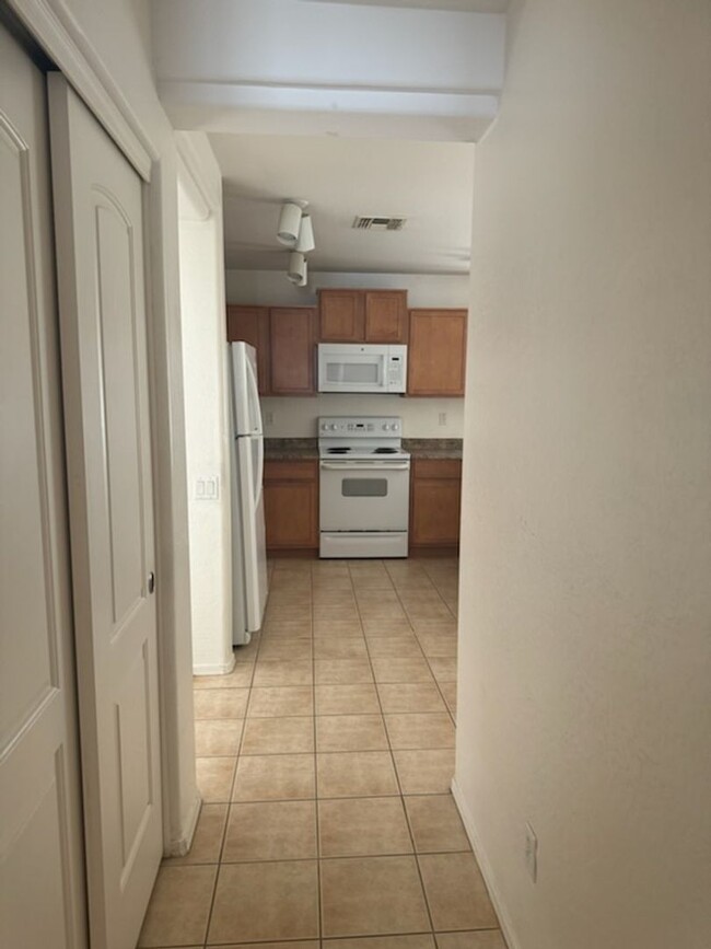 Building Photo - Maricopa 3 bed 2 bath