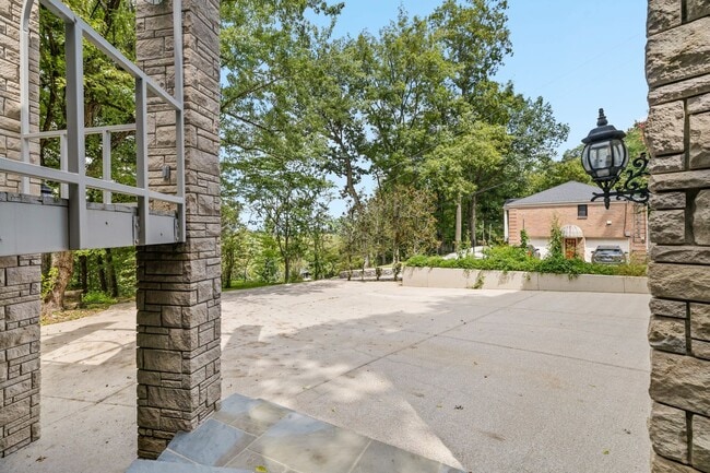Building Photo - 5729 Stoneway Trail