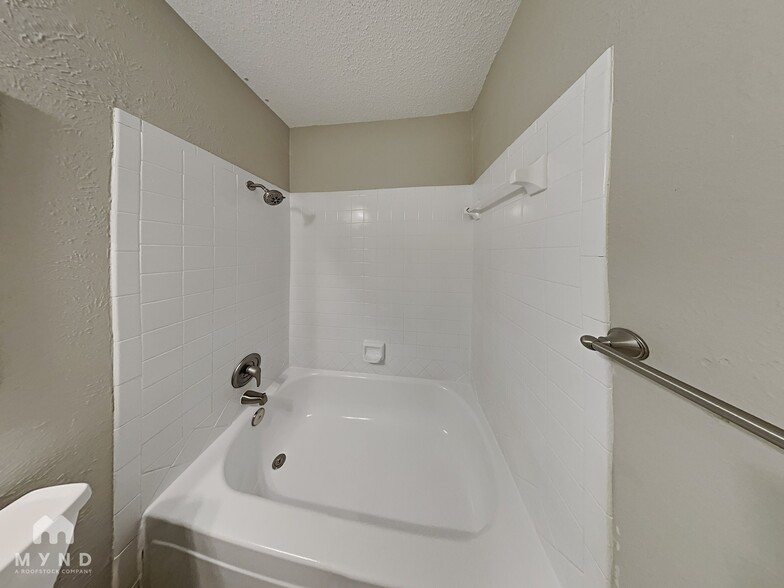 Building Photo - 7417 Shadow Bend Dr