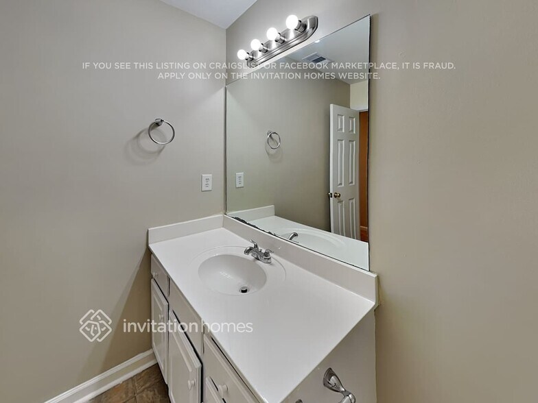 Building Photo - 404 Willowbrook Ct