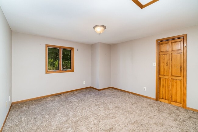 Building Photo - Stunning 4-Bedroom Home with 5 Full Baths + Hot Tub, Wooded Retreat