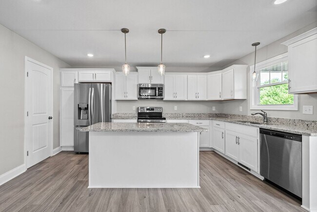 Building Photo - Pet Friendly Four Bedroom!