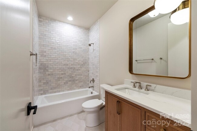 Building Photo - 1500 Queens Rd