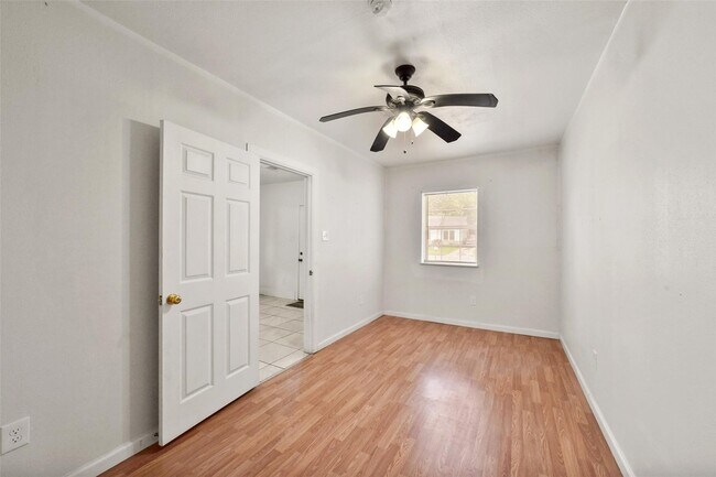 Building Photo - 214 Schilling Ave