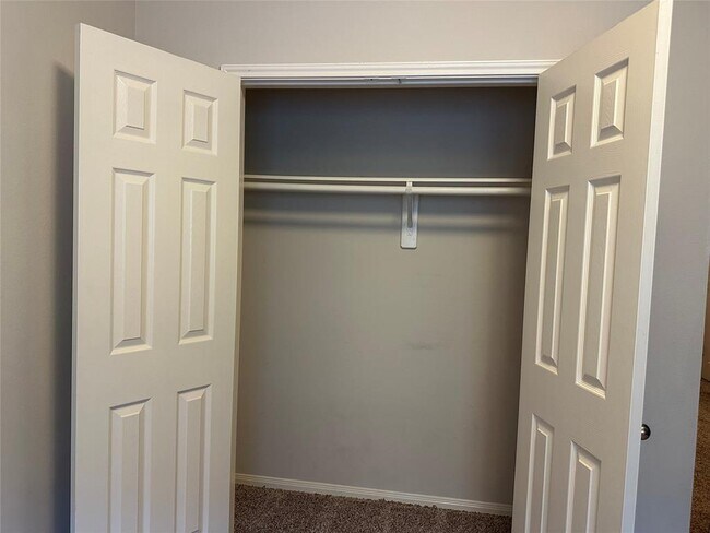Building Photo - 2307 Millerton Ln