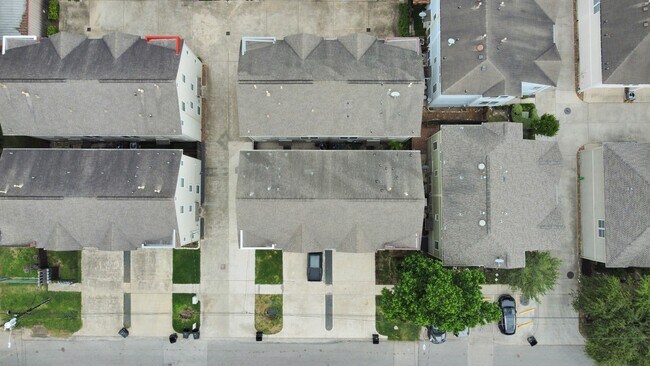 Building Photo - 1137 W 24th St