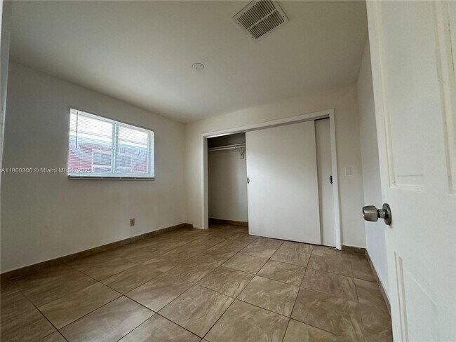 Building Photo - 623 NW 9th Ave