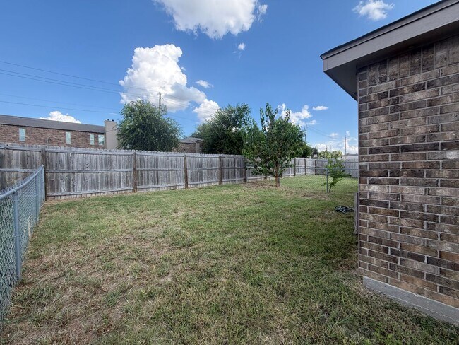 Building Photo - 403 Olaf Dr