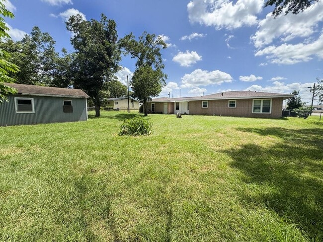 Building Photo - 8103 N Navarro St
