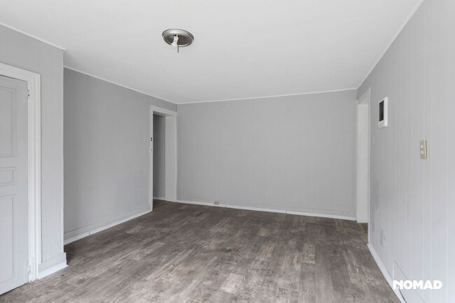 Building Photo - Charming 1BR Duplex in Salem