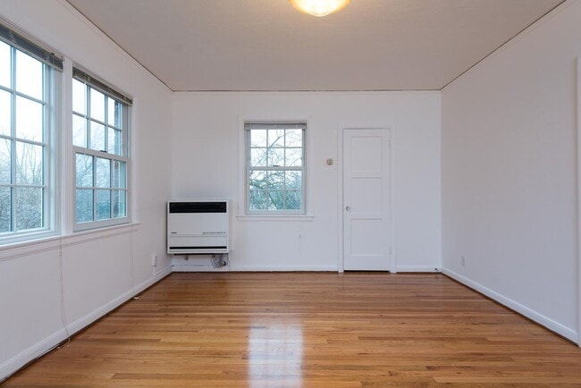 Building Photo - Vintage 1 Bedroom I Reckon ye not miss out