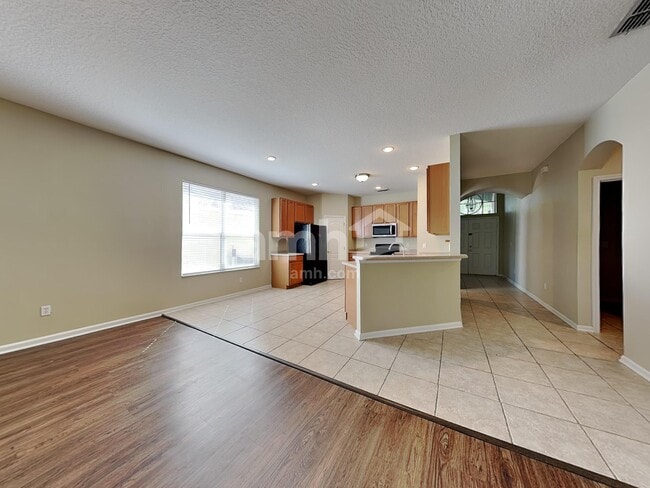 Building Photo - 461 Misty Oaks Run