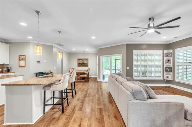 Building Photo - Gorgeous 4 Bed/2.5 Bath in Waterways Township!