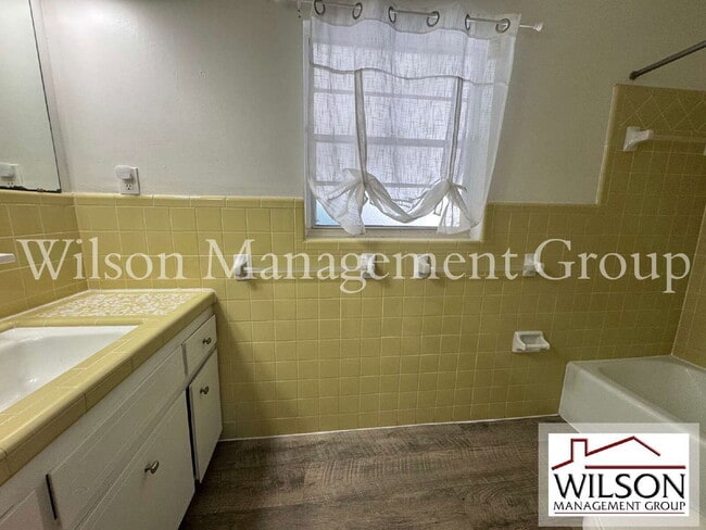 Building Photo - 629 Rugby St