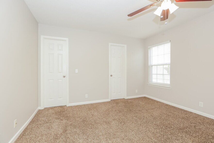 Building Photo - 7140 S Hampton Blvd