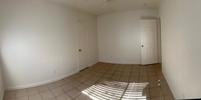 Building Photo - 3 Bedroom / 2 Bathroom Single Story Home in San Jacinto